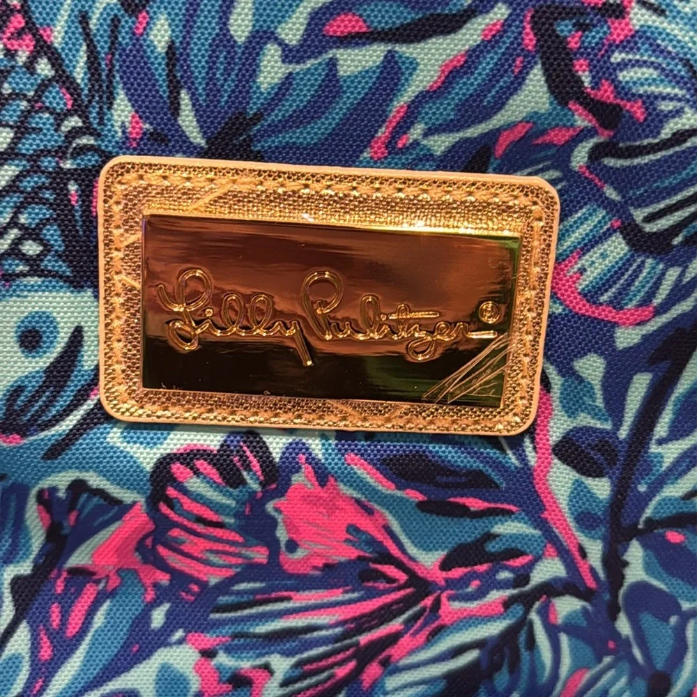 MOVING SALE: Lilly Pulitzer Blue and Pink Cooler Bag - Picture 6 of 13